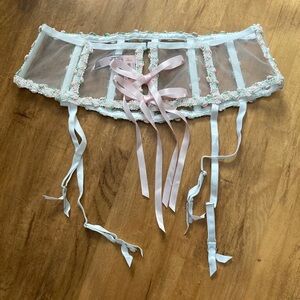 NWT Dream Angels White Embroidered Roses Garden Flowers Garter Belt XS/S